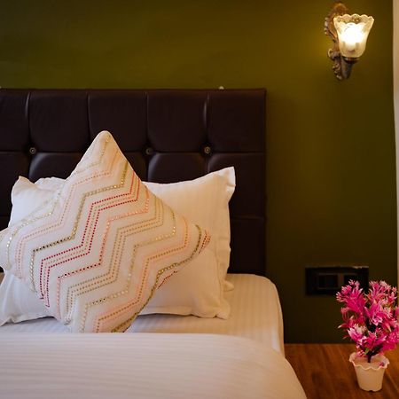 Tripli Hotels Silver Shine Váránaszi Kültér fotó