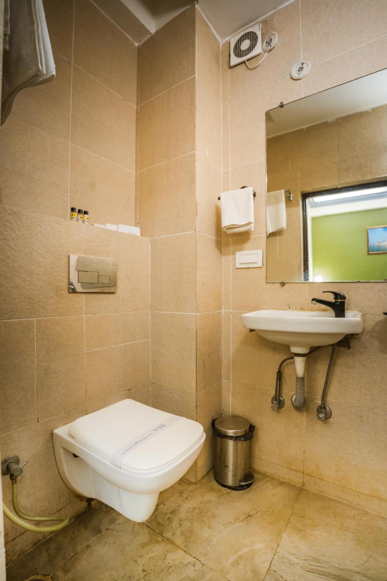 Tripli Hotels Silver Shine Váránaszi Kültér fotó