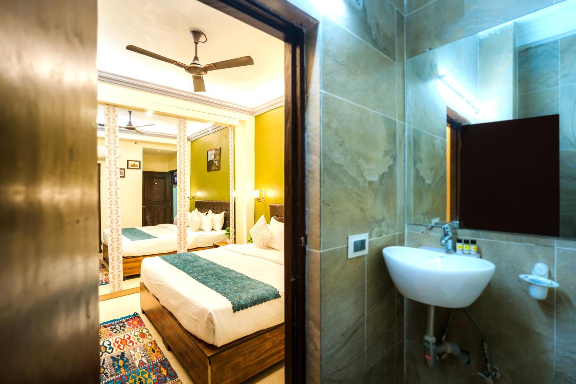 Tripli Hotels Silver Shine Váránaszi Kültér fotó