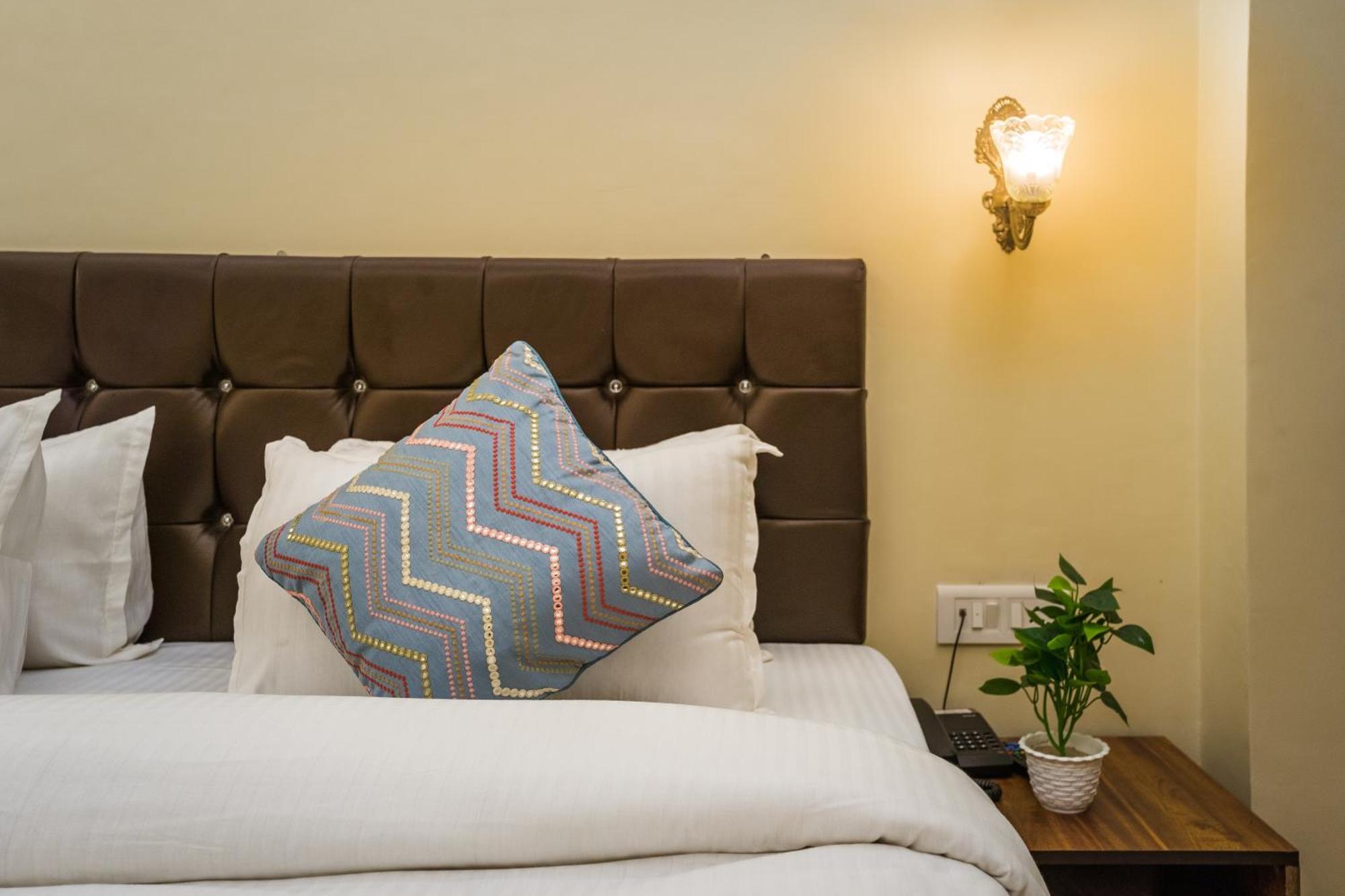 Tripli Hotels Silver Shine Váránaszi Kültér fotó