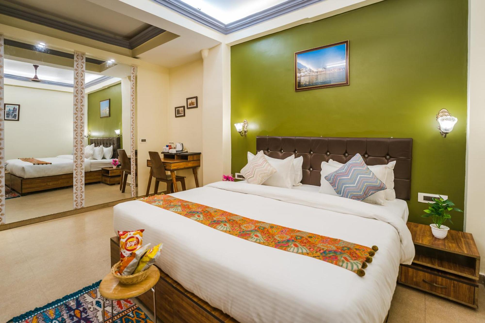 Tripli Hotels Silver Shine Váránaszi Kültér fotó