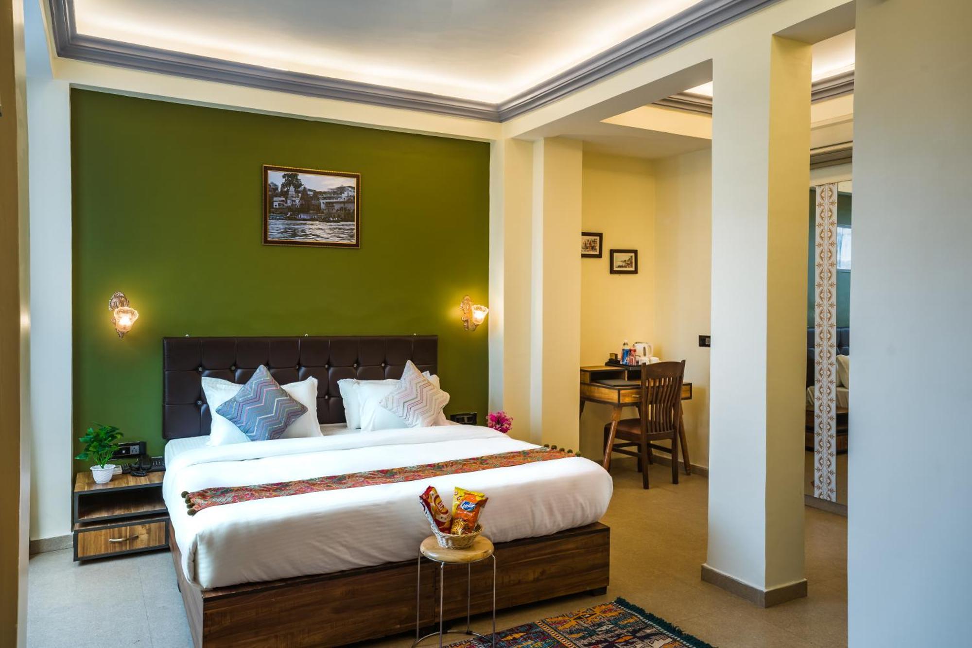 Tripli Hotels Silver Shine Váránaszi Kültér fotó