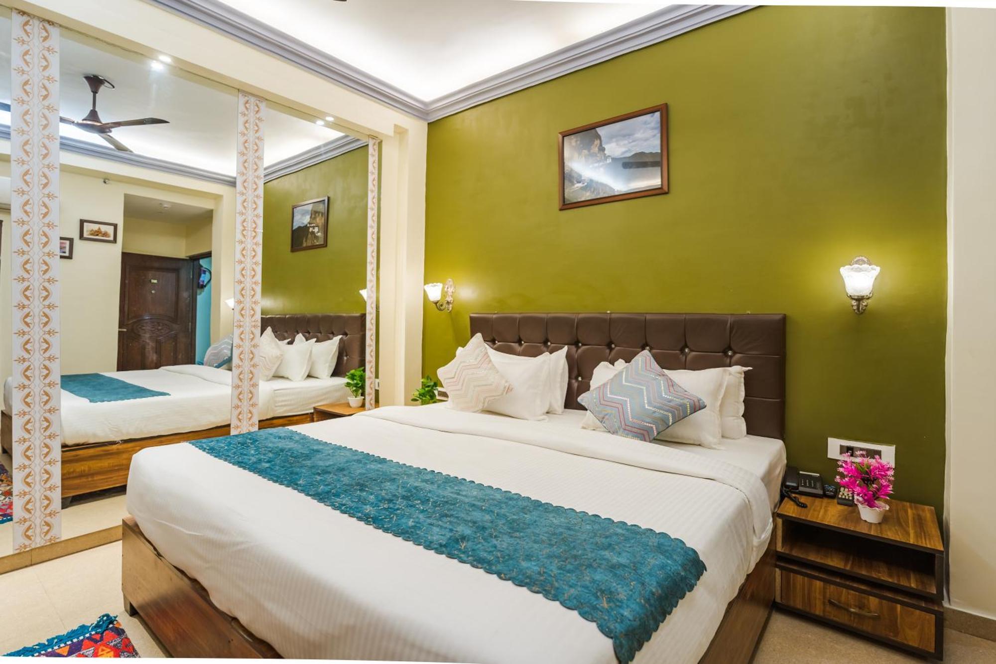 Tripli Hotels Silver Shine Váránaszi Kültér fotó