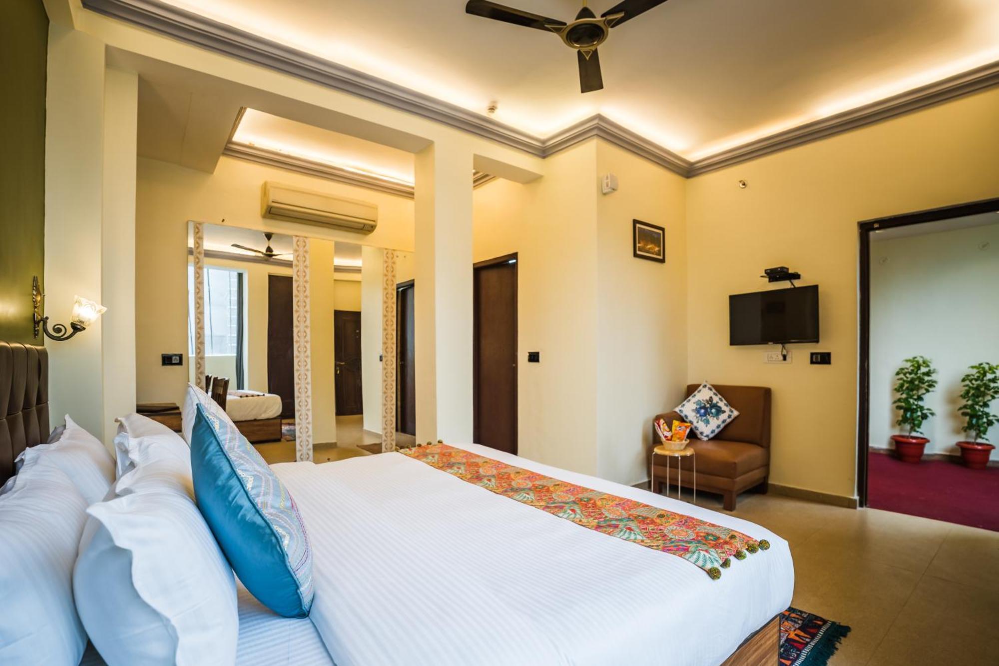 Tripli Hotels Silver Shine Váránaszi Kültér fotó