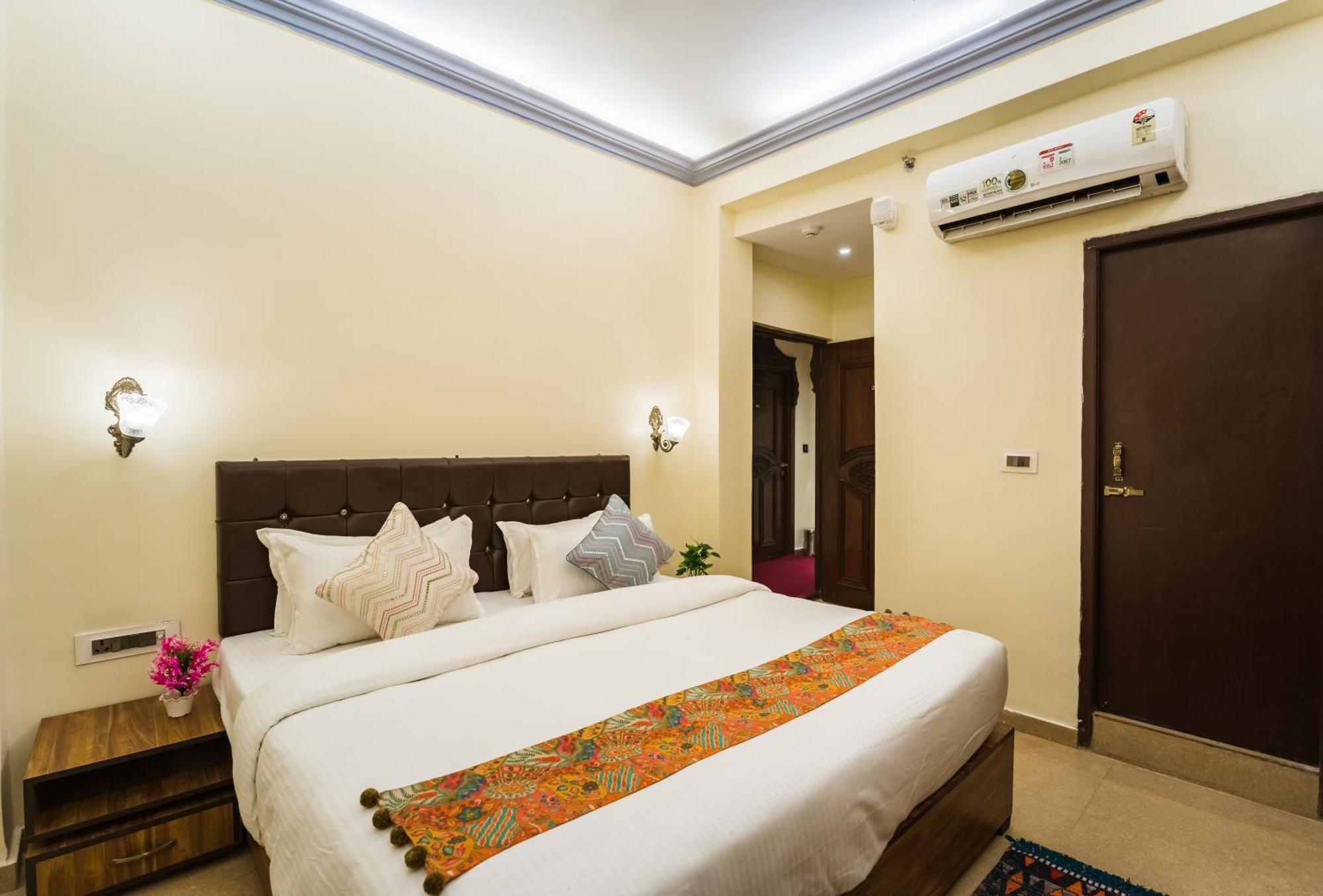 Tripli Hotels Silver Shine Váránaszi Kültér fotó
