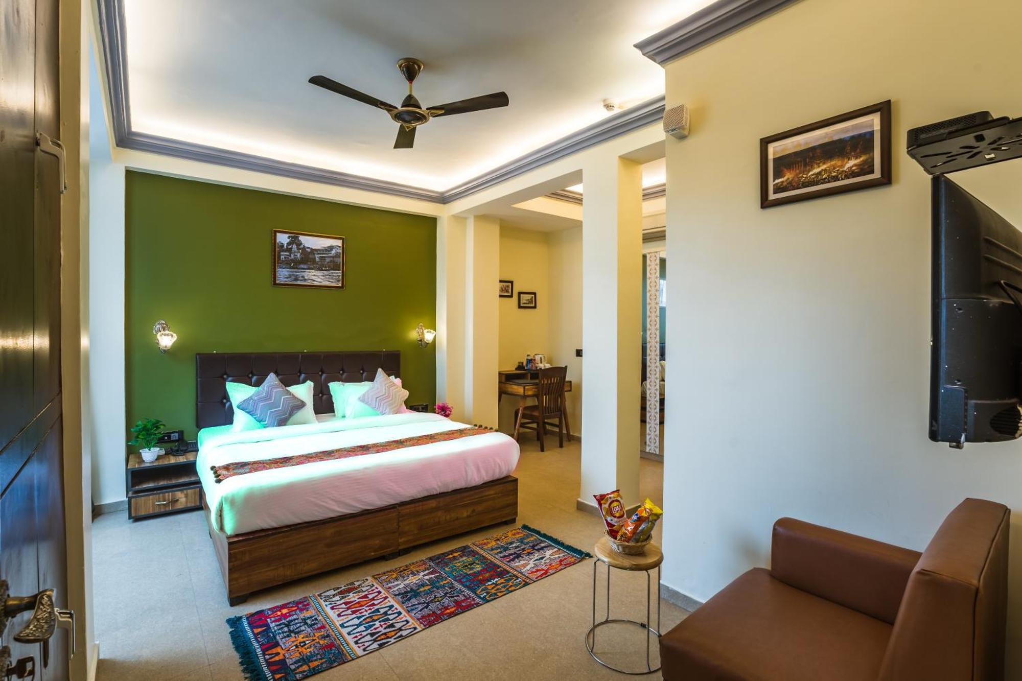 Tripli Hotels Silver Shine Váránaszi Kültér fotó