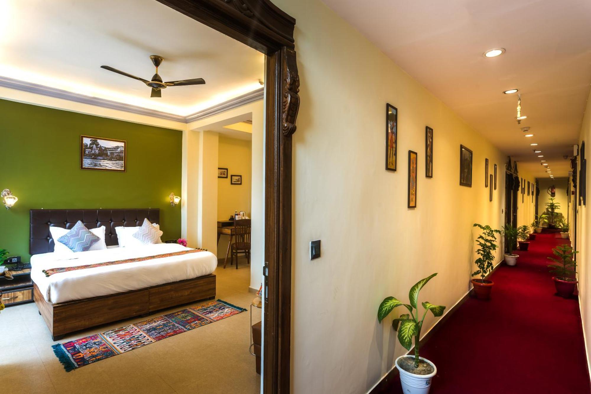 Tripli Hotels Silver Shine Váránaszi Kültér fotó