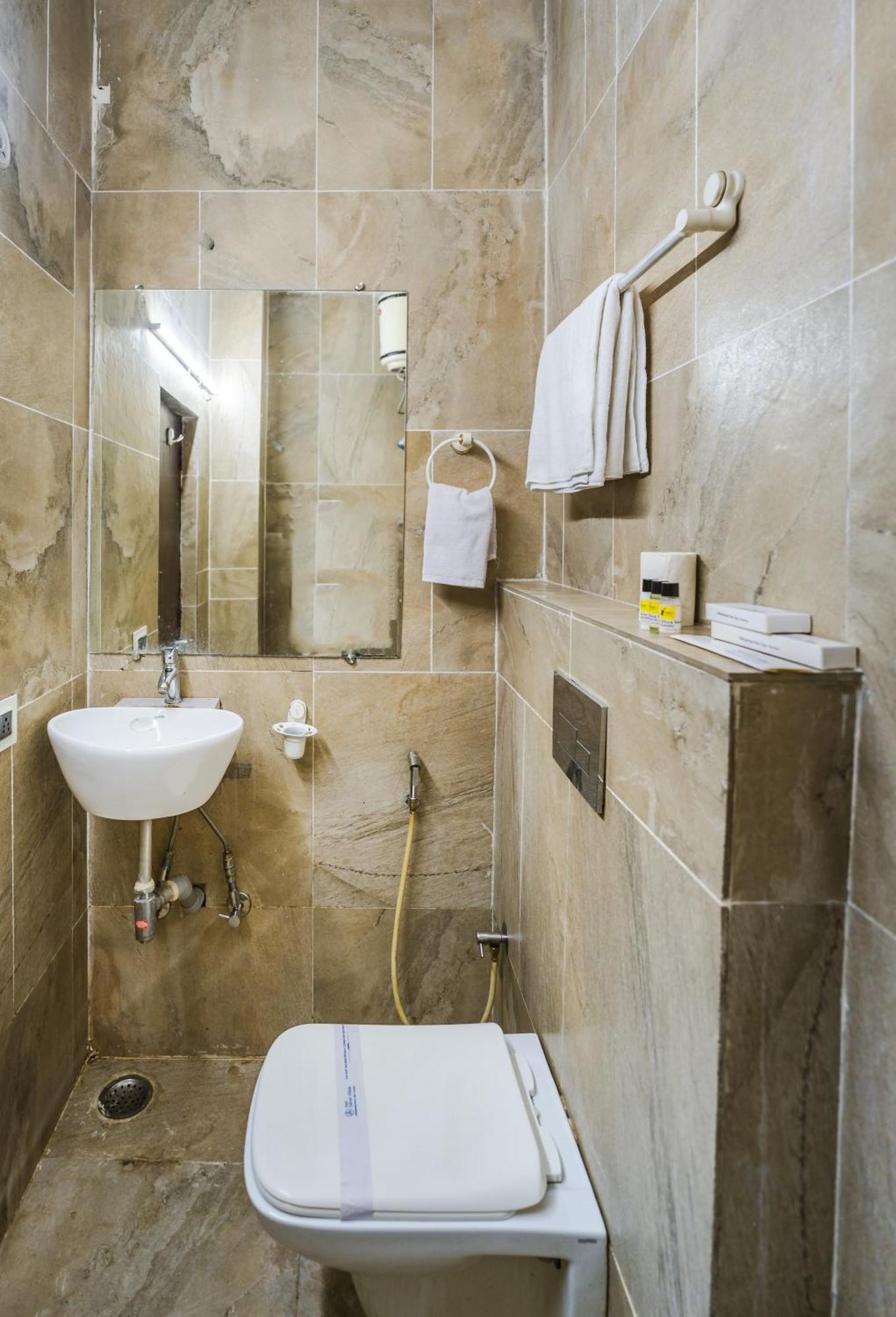 Tripli Hotels Silver Shine Váránaszi Kültér fotó