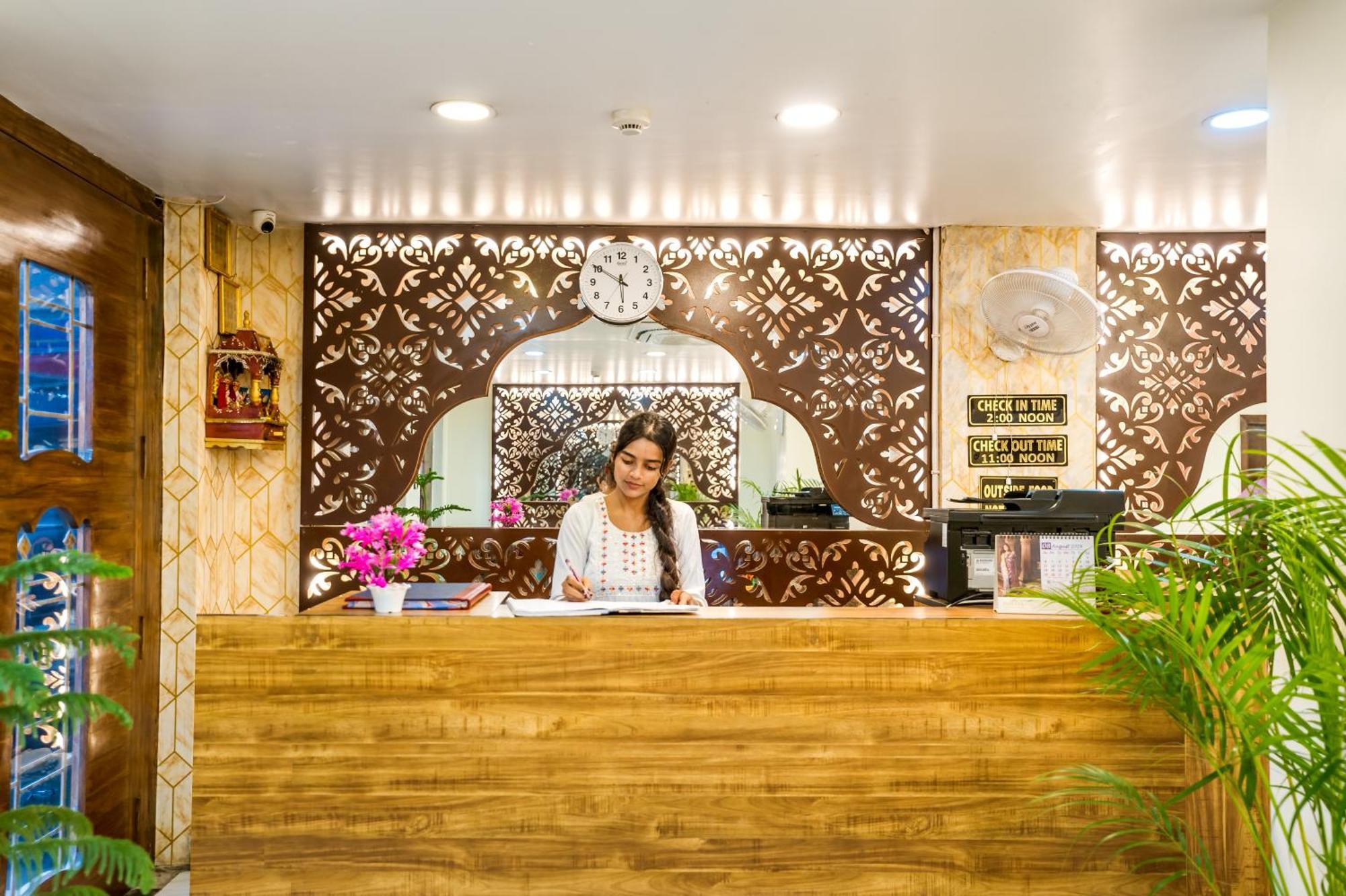 Tripli Hotels Silver Shine Váránaszi Kültér fotó