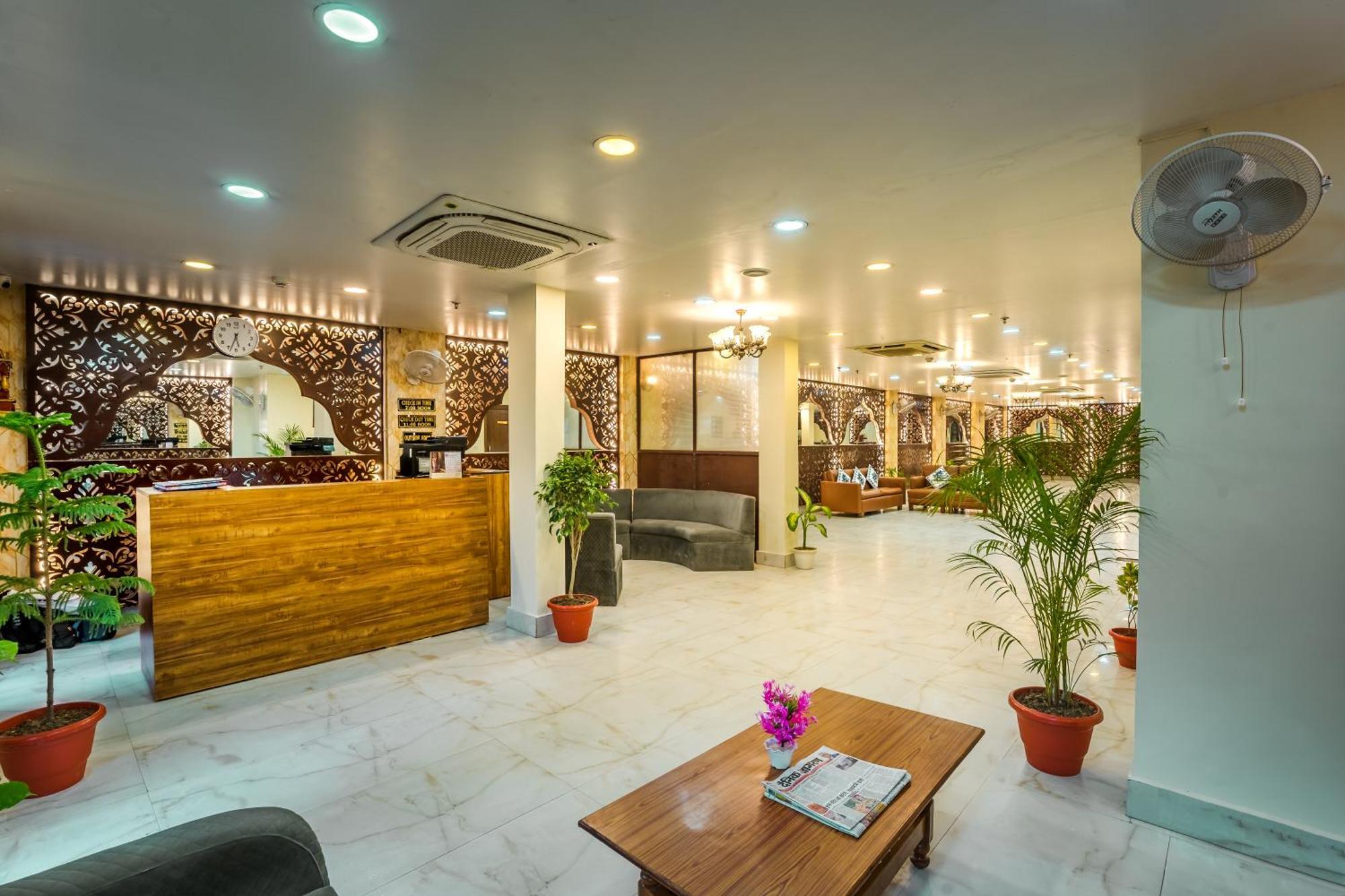 Tripli Hotels Silver Shine Váránaszi Kültér fotó