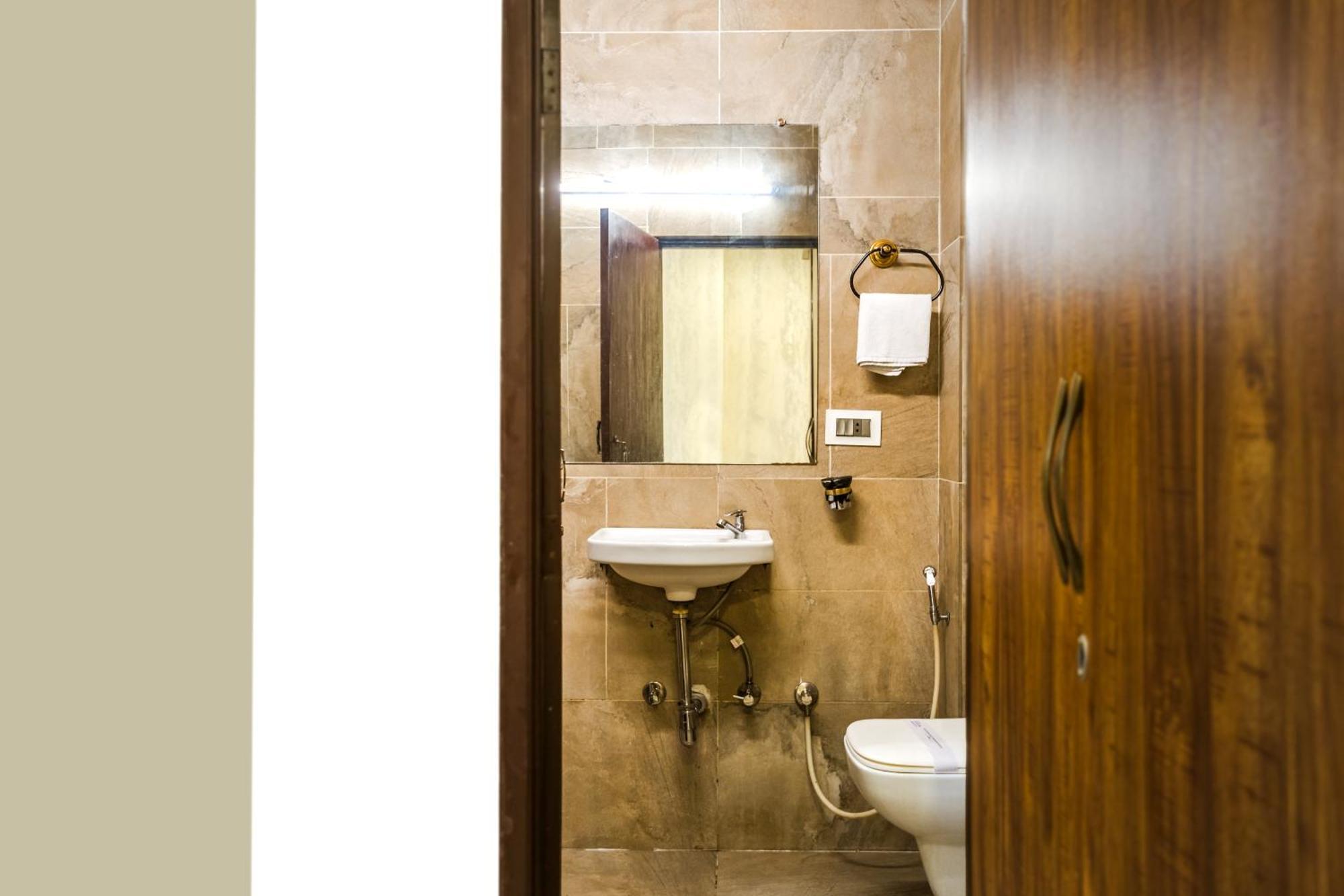 Tripli Hotels Silver Shine Váránaszi Kültér fotó