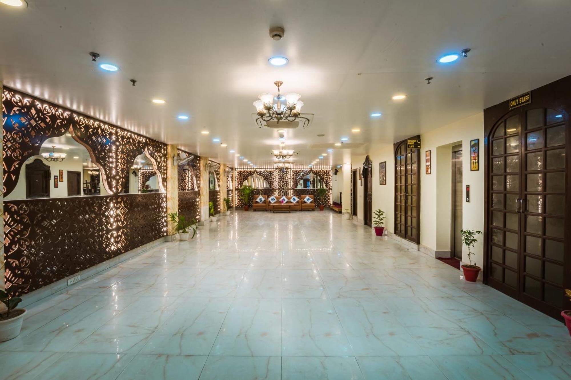 Tripli Hotels Silver Shine Váránaszi Kültér fotó